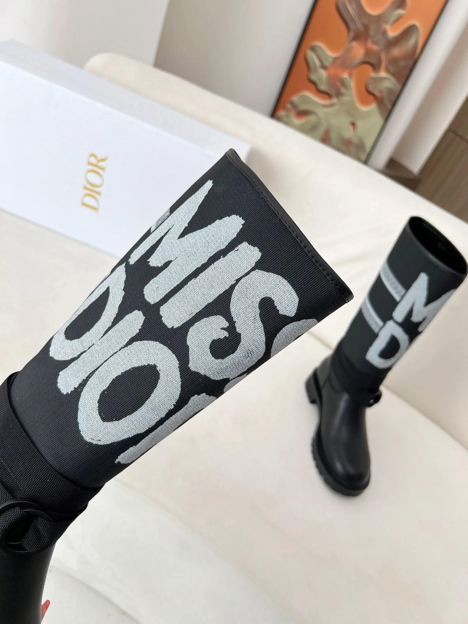 👟👟Ex-factory price 600💯💯2024 Dior new autumn and winter products🌹Fashion and trends coexist. Imported original fabrics are customized one to one. Female 35-41 Fabric: Imported cowhide Lining: Sheep lining Outsole: Original molded rubber outsole